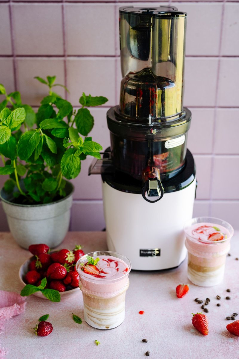 Deser na bazie świeżych truskawek i kawy