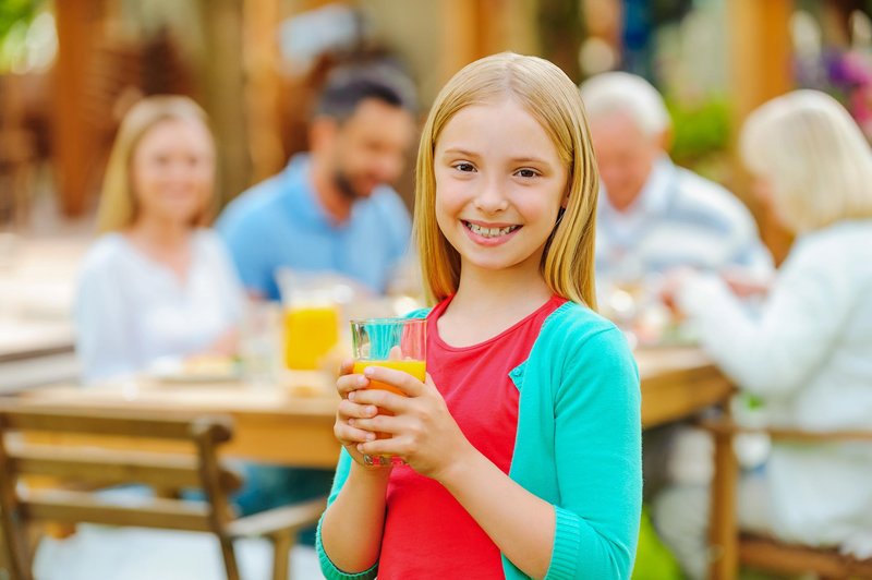 dziewczyna szklanka soku