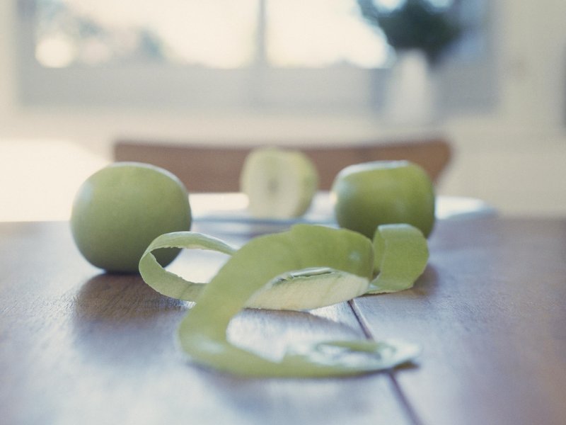 jabłko ze skórkami