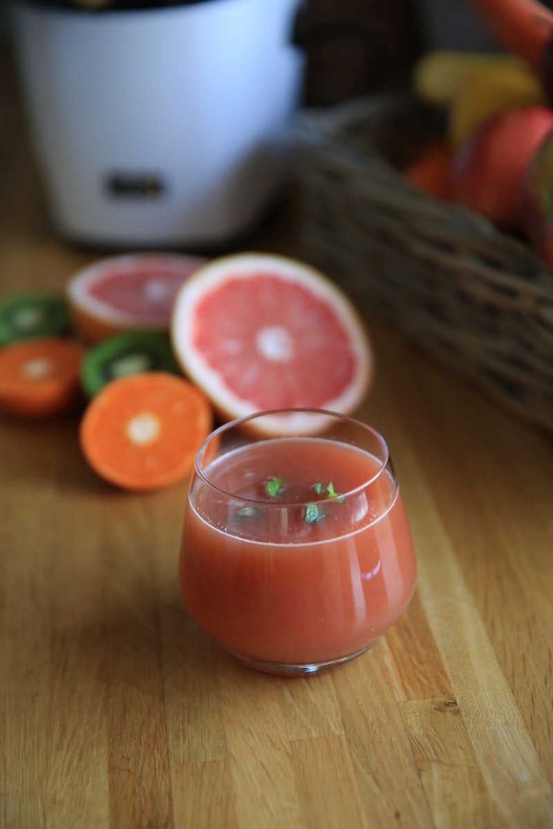 Sok wspierający zdrowie kobiet, na bazie cytrusów i malin.