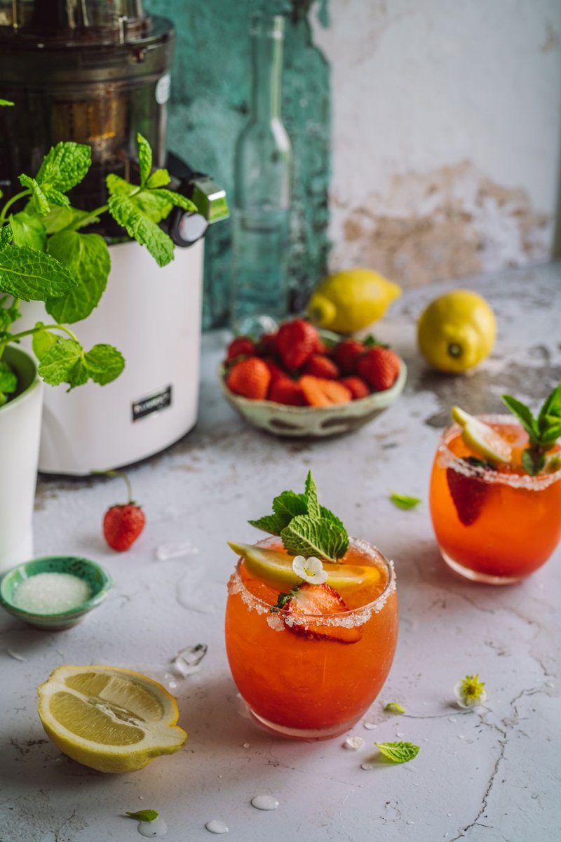 Lemoniada na bazie truskawek i cytryny
