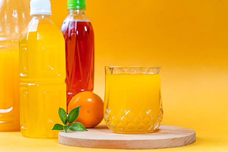 soki żółte i czerwony