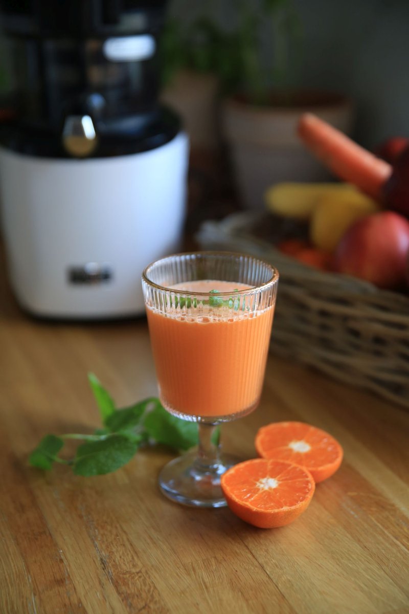 Sok wiosenny z marchewką i jabłkami idealny na wzmocnienie odporności.